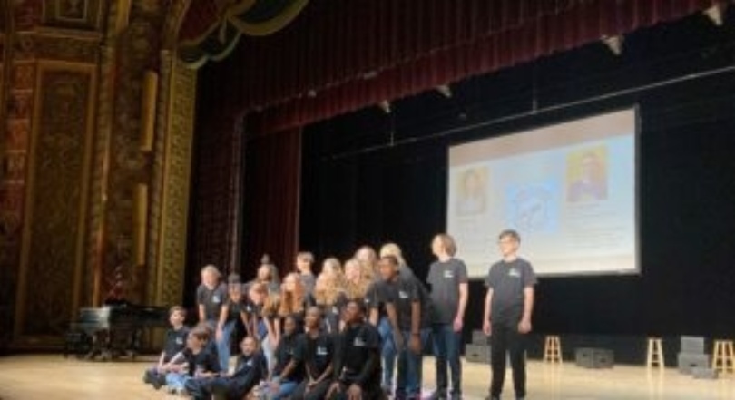 Cast Photo ON STAGE 353x192